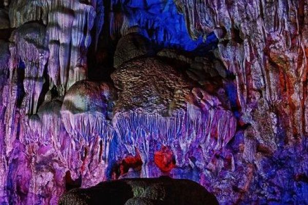 Thien Cung Cave of Halong Bay